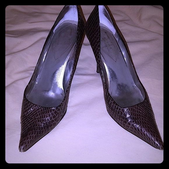 pumps guess sale